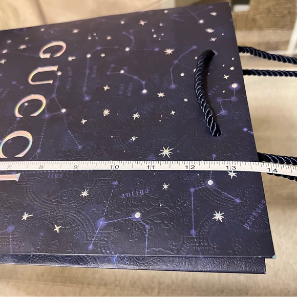 Gucci Holiday Shopping Bag - Picture 9 of 11